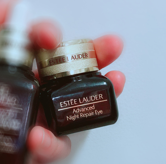 消除眼细纹眼霜,改善肿眼的眼霜