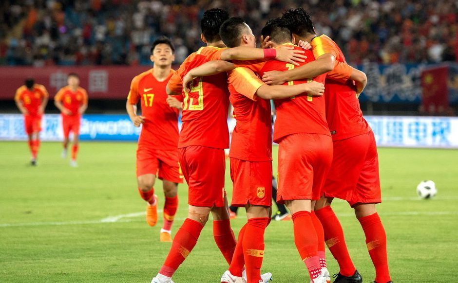 中国足球再现业余1幕:里皮眼中的郑智接班人停球竟5米远