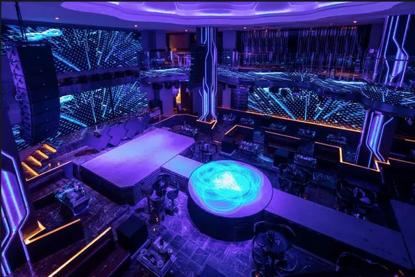 玉龙雪山山下留影,玉龙雪山山顶可以看到丽江全景