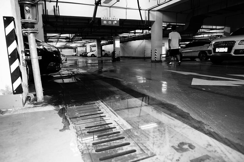 车库渗水结露现象的解决办法,附近车库漏水处理方法