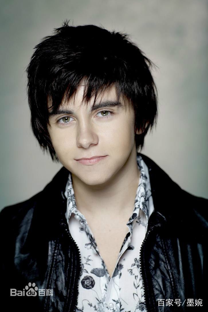 易烊千玺舞姿热烈利落控制力刚硬,易烊千玺热舞神场面