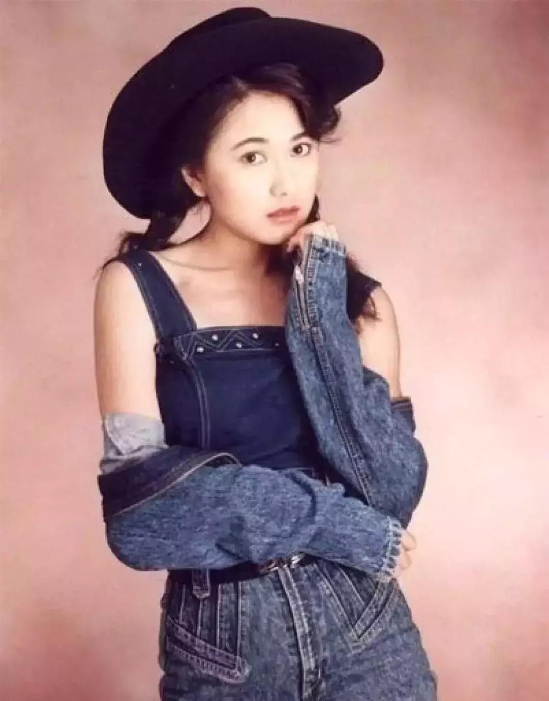 她还结婚吗？悄悄进行了5年的圈外情！两人逛街搂腰，大谈床事！