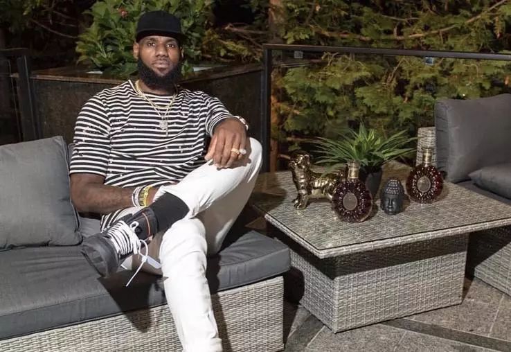 2021詹姆斯季后赛上脚球鞋,詹姆斯上脚nikedarksb