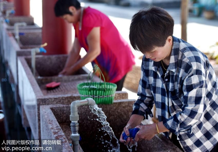 家庭主妇洗衣服第一视角,家庭主妇洗碗洗衣服打扫卫生