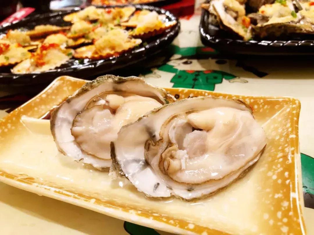 生蚝配什么一起最好吃,情侣吃什么美食比较好