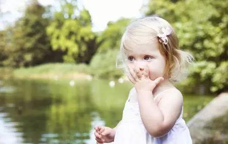 孩子臭美如何引导,女儿爱臭美如何正确引导