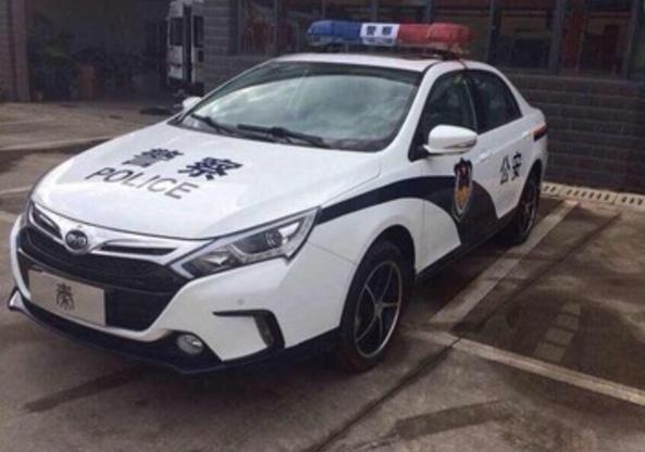 当国产车披上警车制服,网友:奥拓很可爱,吉利很帅气!