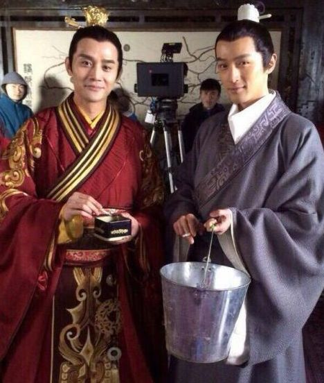 身价上亿的明星们都抽多少钱的烟？冯小刚最便宜，胡歌最搞笑！