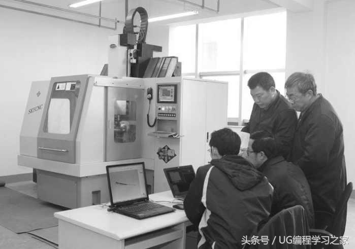 什么是数控机床简介,数控机床和普通机床的区别是什么