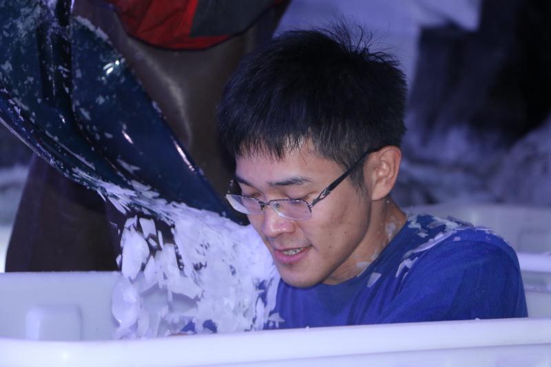 极地海洋世界青岛企鹅互动,青岛极地海洋公园企鹅接触