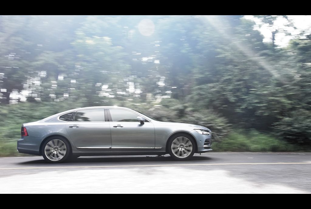 沃尔沃xc60和s90哪个更安全,沃尔沃s90安全测试