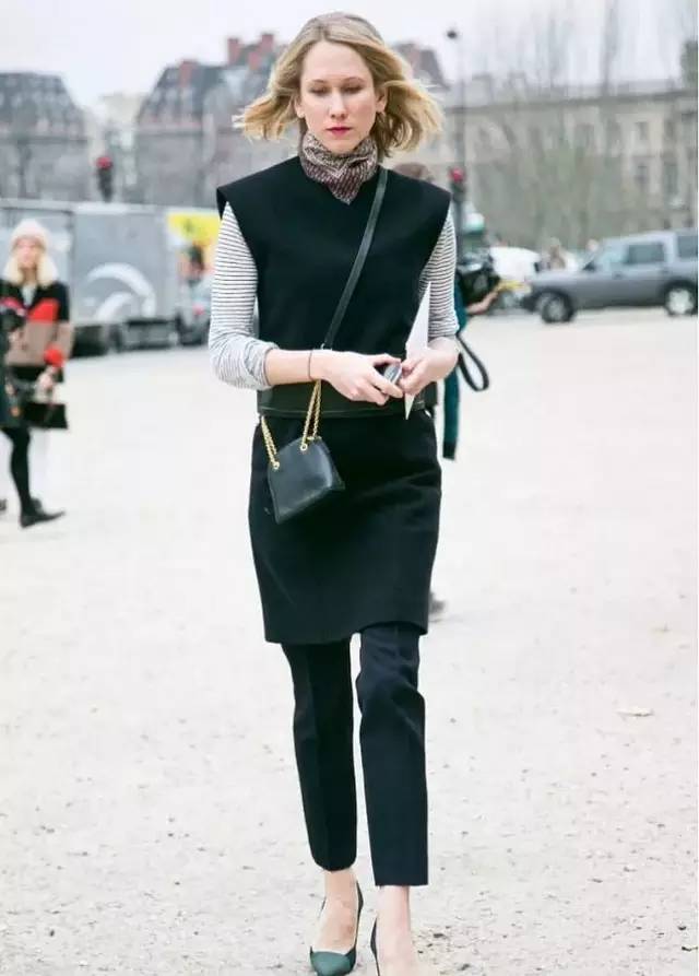 今年秋季流行穿裙子裤子超级时髦,秋季时尚洋气卫衣裙