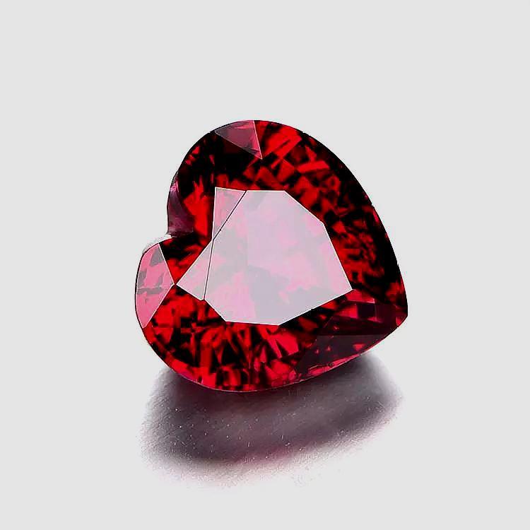 怎样鉴别石榴石手链真假,鉴别石榴石的好坏