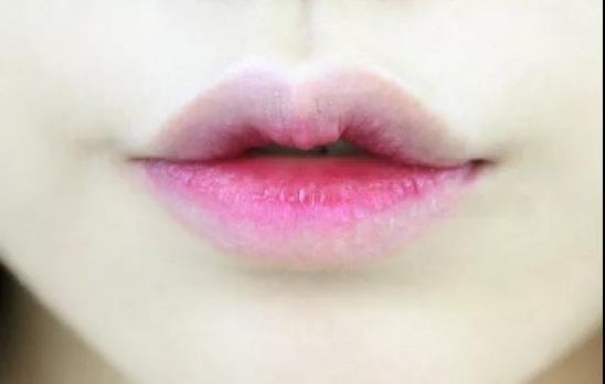口红怎么涂好看三款超美唇妆画法,半唇妆口红怎么涂
