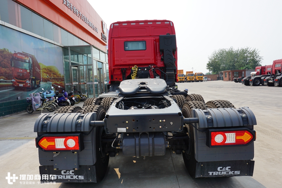 据说拉风叶大件都没有问题，这是国产重载卡车市场的又一悍将？