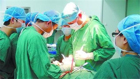 孕妇被赶出家门后生产,6个月孕妇被赶出家门