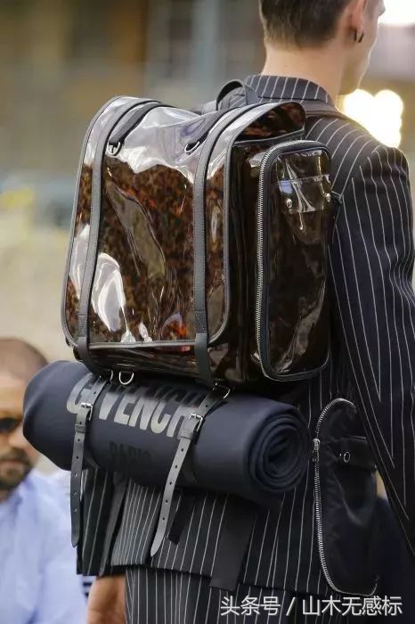 雨季正确穿搭,4款推荐让你轻松搞定早秋搭配