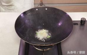 菠萝炒牛肉的正确方法,半个菠萝牛肋条