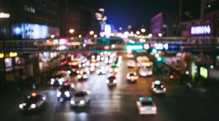 工资5000，还贷7000：深圳人的夜晚，其实比白天更忙