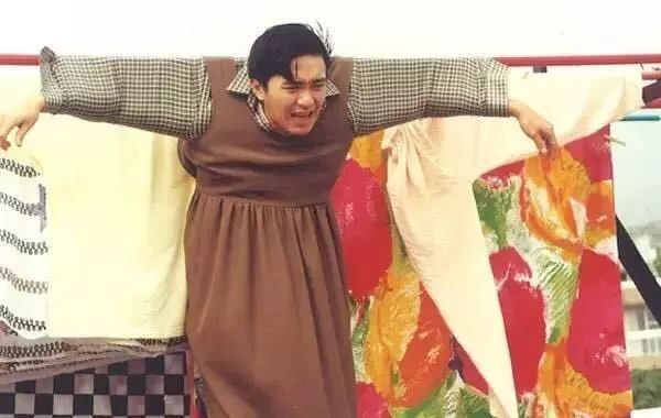 90岁日本老奶奶，酗酒飙车碰瓷却爆红网络丨小麦养老