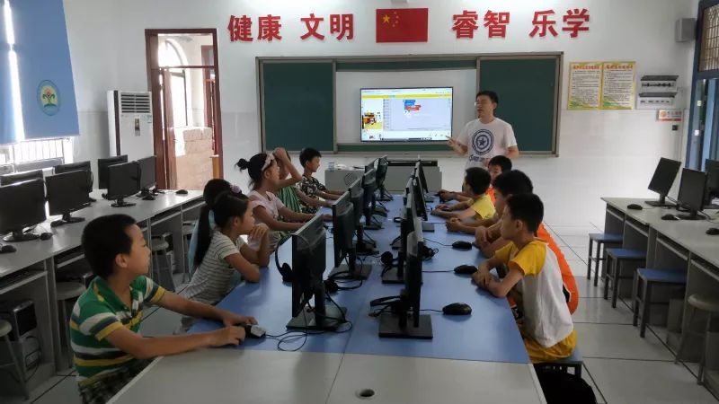 诗和远方还有田野和家乡,诗和远方也有人间日常