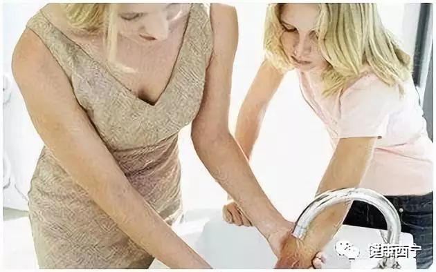 「健康教育」烫伤后别用“土方法”