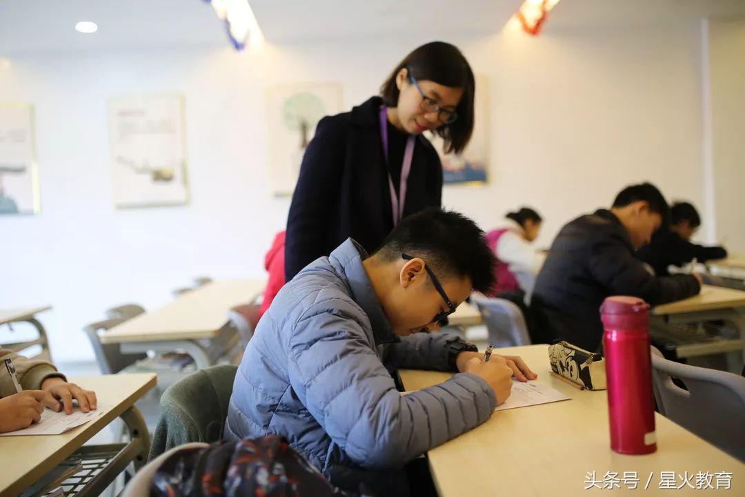 以人才铸就发展，千锤百炼的星火老师