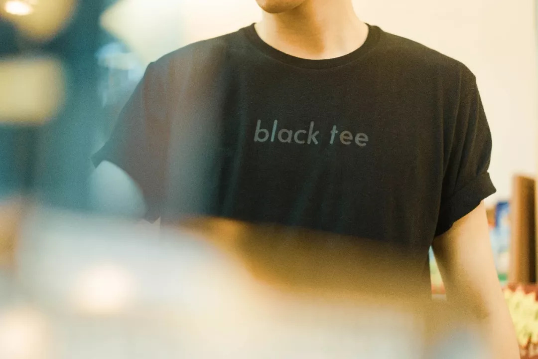 老穿黑色太沉闷怎么搭配,黑色单品怎样穿才能气场全开