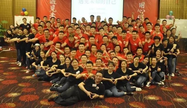 深圳云味馆过桥米线南山茂业店,米线连锁餐饮设计案例