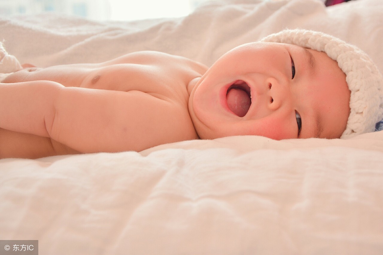 宝宝意外坠落怎么办,宝宝掉床后如何判断掉床姿势