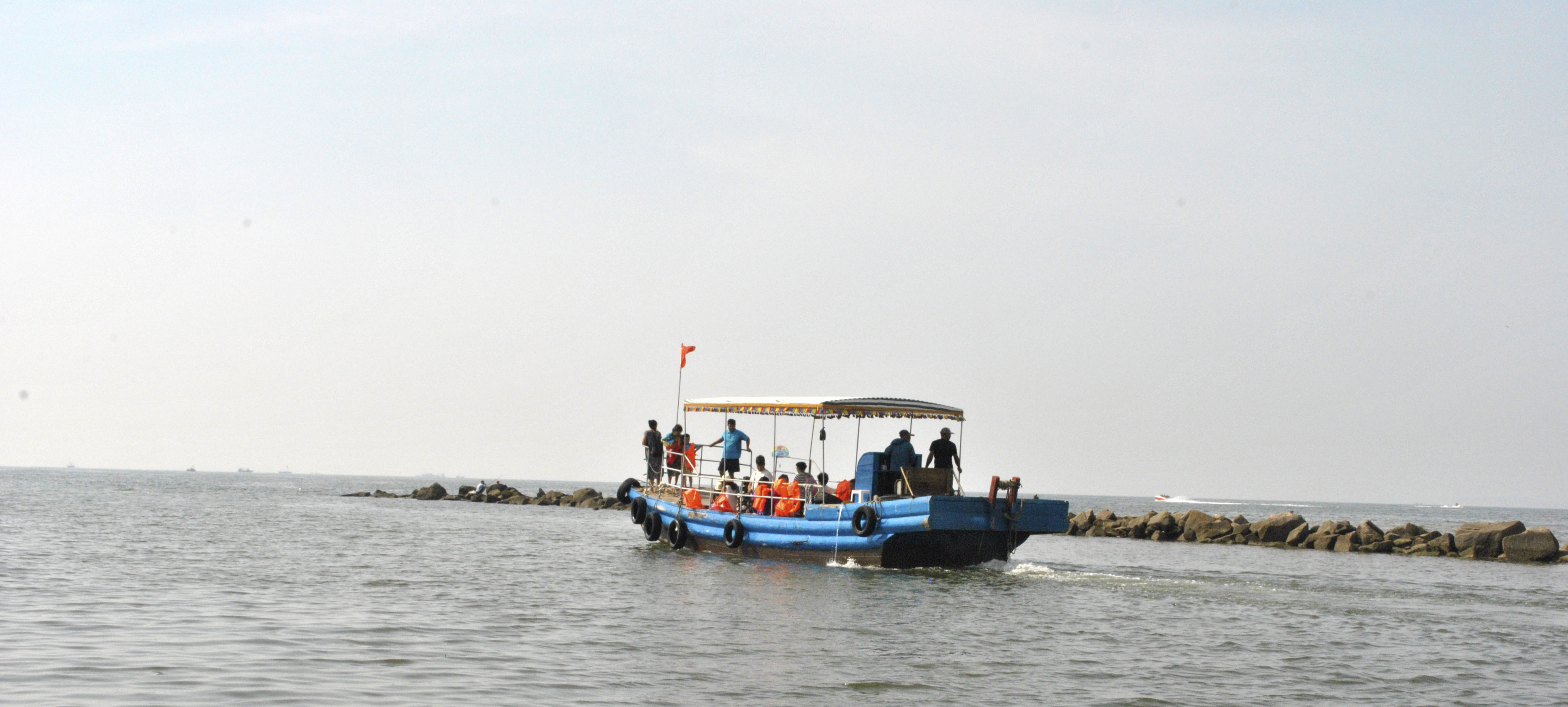 无穷尽的时光尘烟里，东戴河的厚重荣辱终将一笔勾销