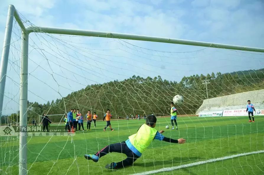 国足有希望了儿童视频,国足有戏了