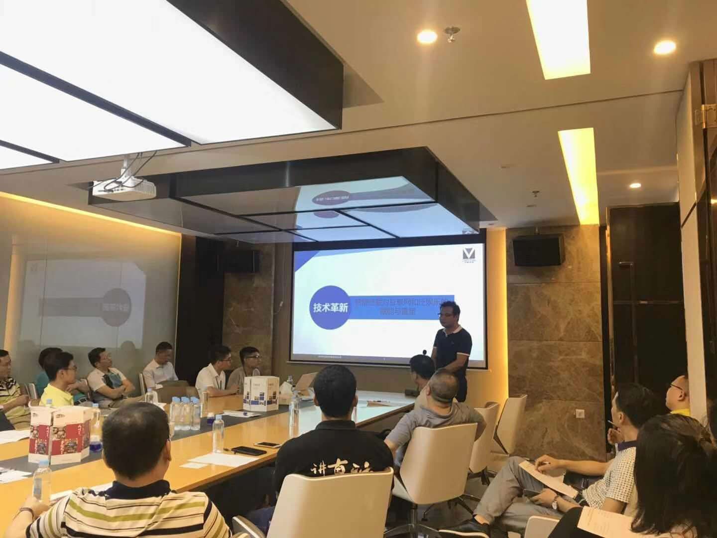 回顾刘辉：消费升级与智能互联生态下的互联网文娱教育投资机会