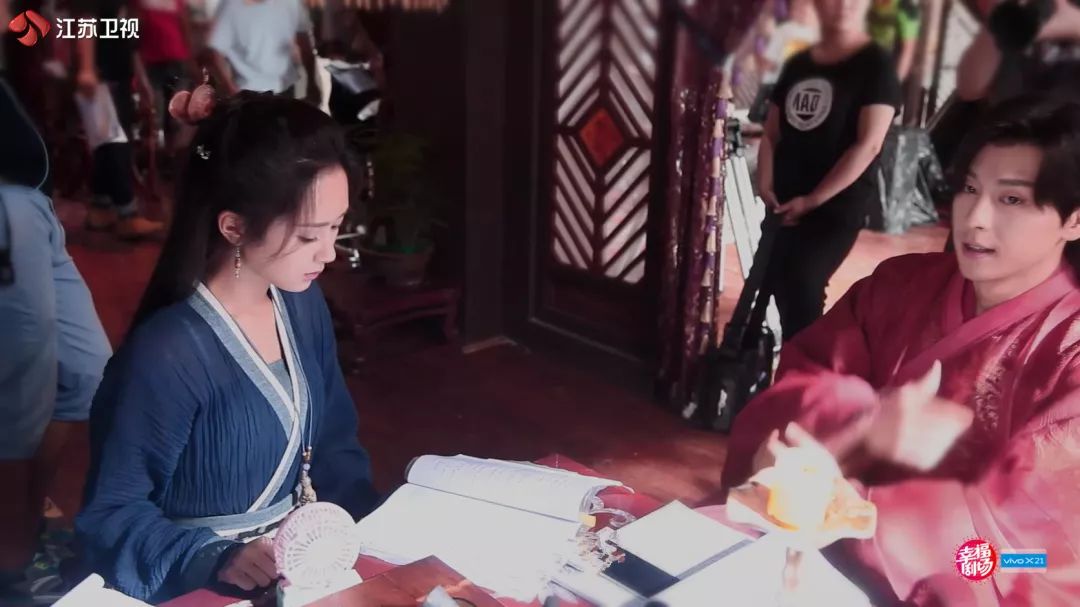 《香蜜沉沉烬如霜》戏里戏外杨紫呈现真性情，谈角色：“女主不是傻白甜，和邓伦是哥们儿”