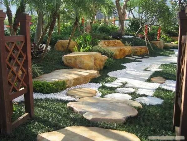 草坪该如何养护管理,楼顶花园草坪选择哪种比较好