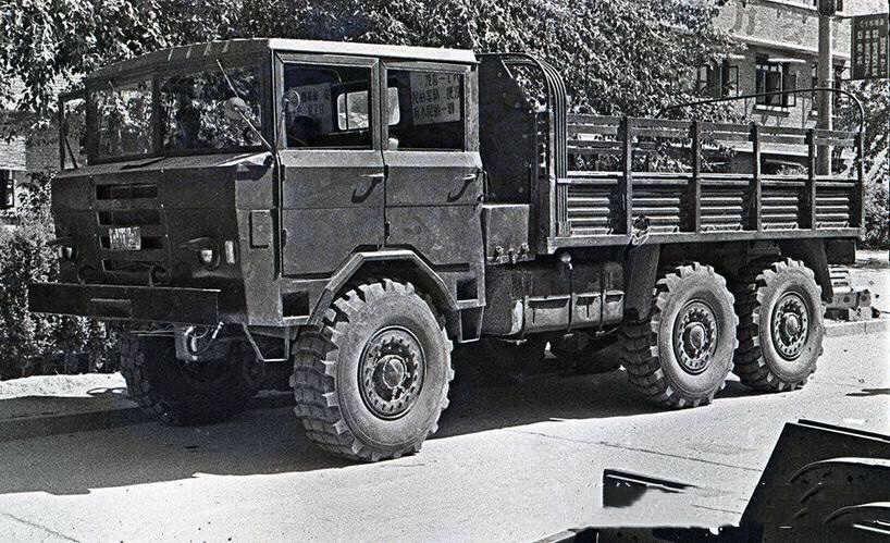 世界军用拖车系列,中国军用轻型履带运兵车