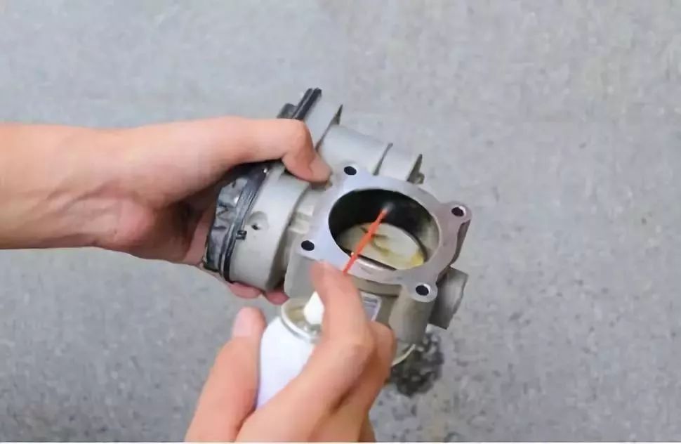 清洗节气门喷油嘴后油耗反而高了,节气门清洗后油耗高怎么办