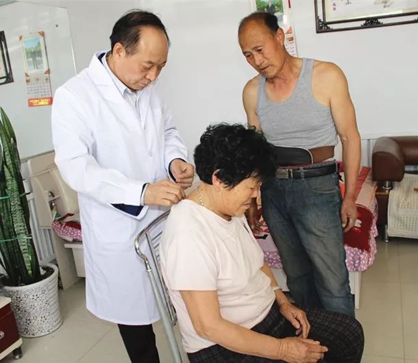 通辽市妇联男干部张贺英的驻村帮扶工作被评优啦！