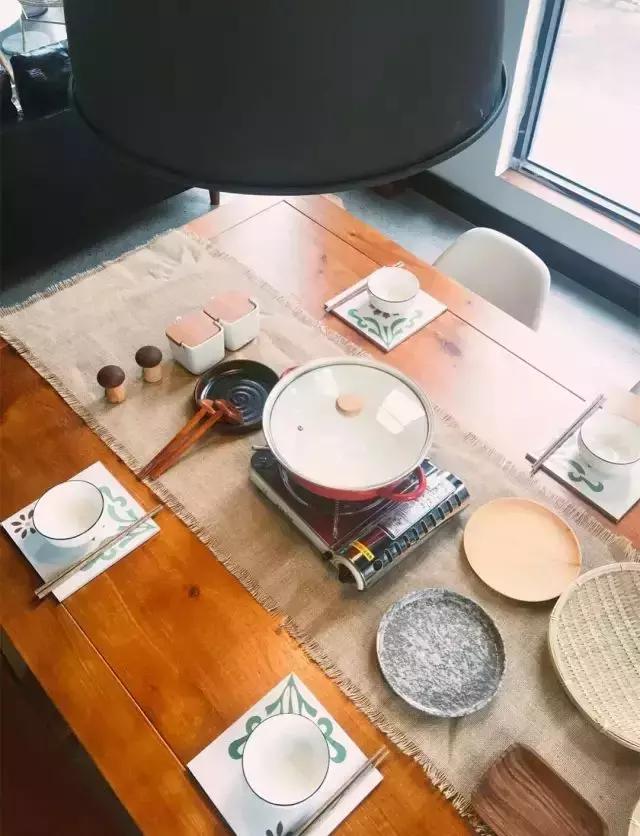 餐桌桌旗是怎么搭配餐桌的,中式餐桌桌旗搭配图片