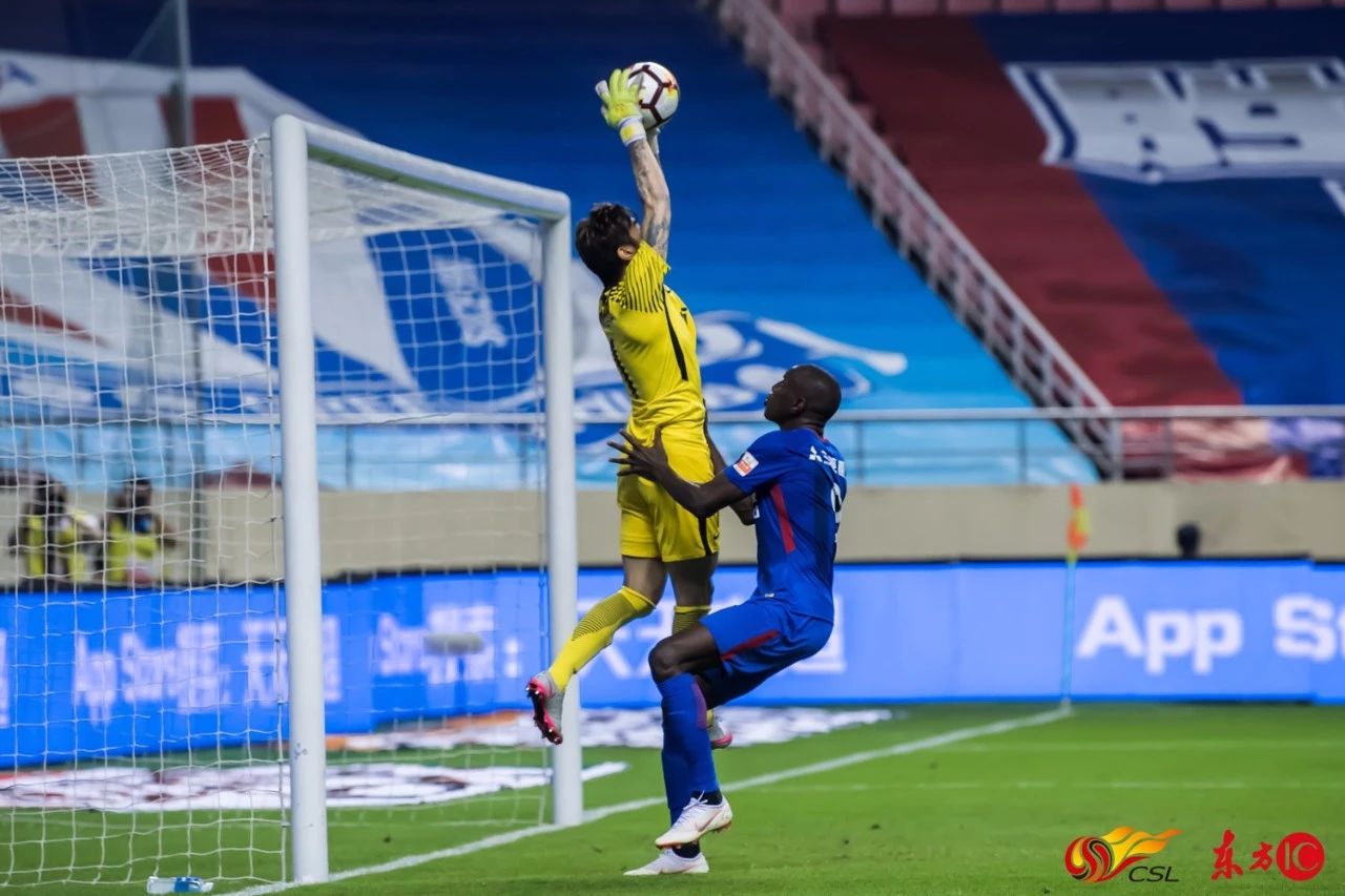 哈木造点+斯蒂夫罚中贵州恒丰客场1-3负于上海绿地申花