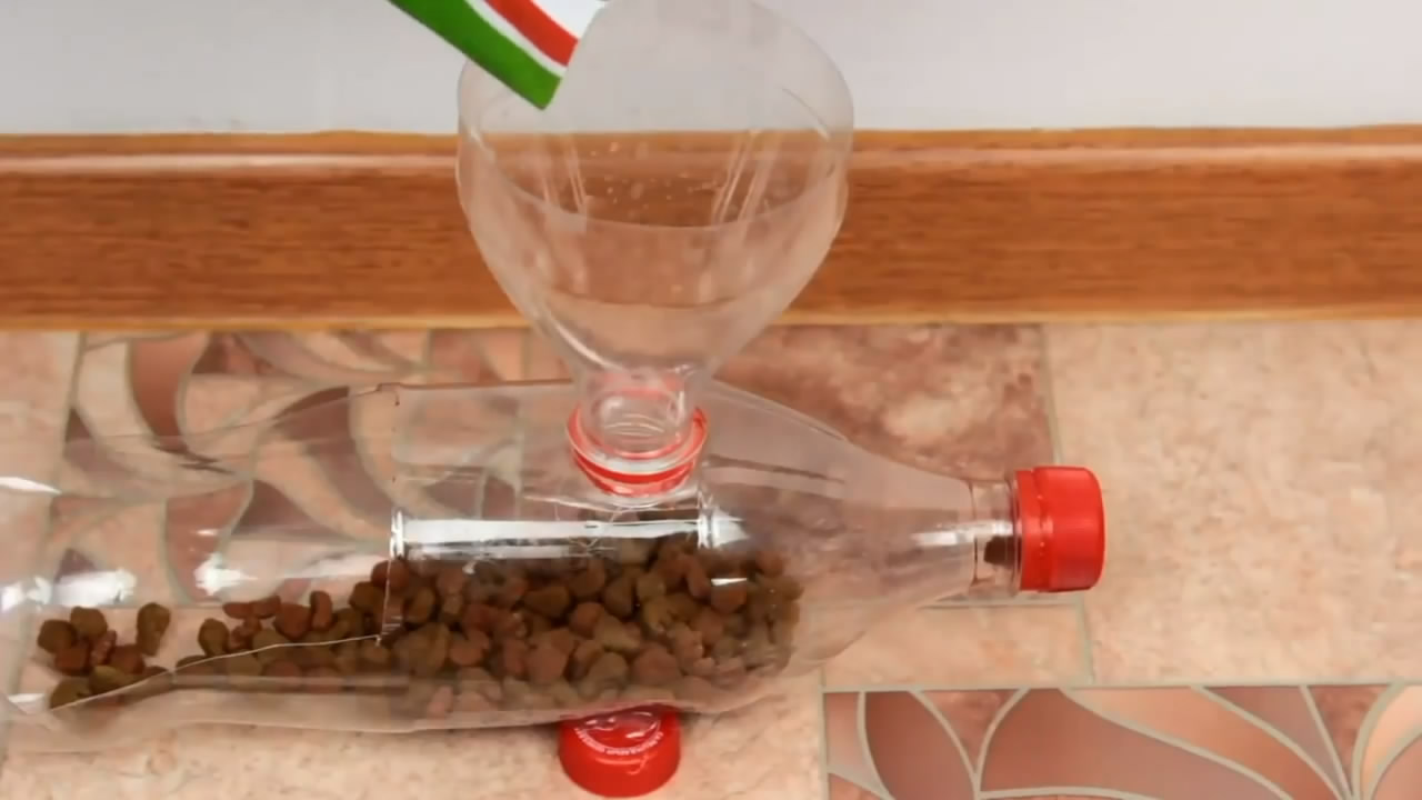 废塑料瓶手工制作大全教程,塑料瓶能做什么手工不用任何工具