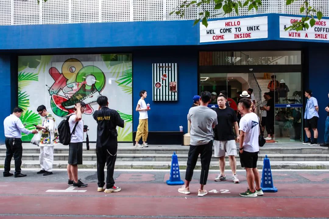 潮闻快食TravisScottxAF1再爆新联乘,ABATHINGAPE发售在即