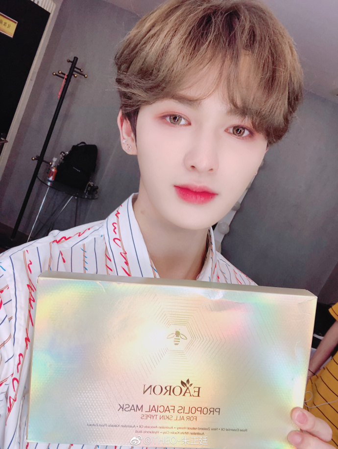 朱正廷带两箱子面膜,朱正廷奇妙的食光