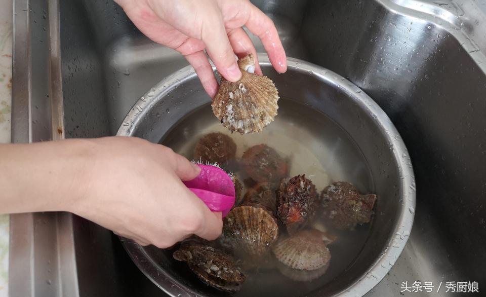 扇贝要这样做才好吃，简单营养又美味，下酒的好菜，一大盘不够吃
