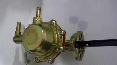 老车刚打着火尾气很臭是怎么回事,老车日常毛病