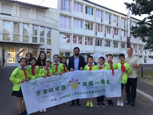 红遍整个欧坦市的草小西区学子，了解一下