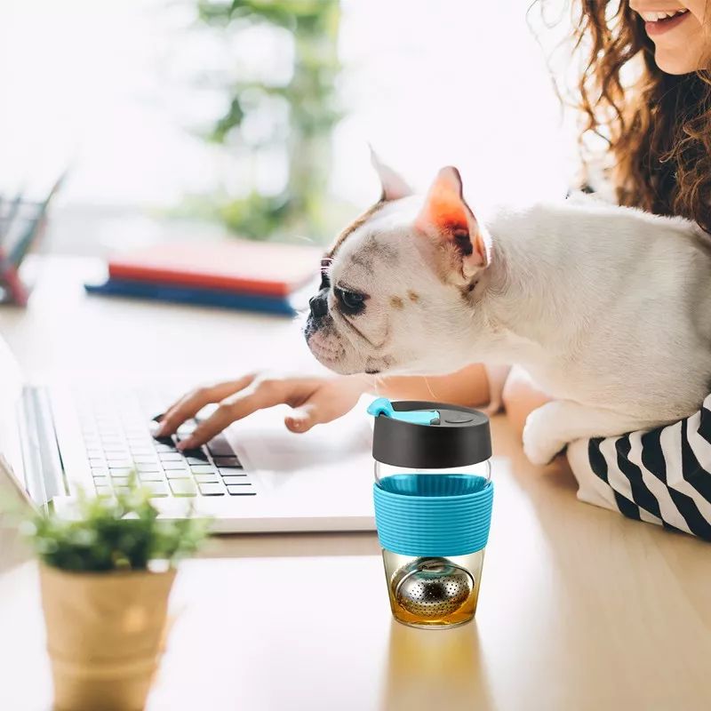 一颗球就能让茶水分离？王菲都爱不释手的丹麦茶杯