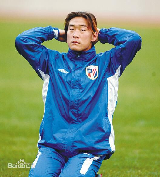 会踢足球的胖子——曲圣卿，如今成为大学队主帅，看淡风云