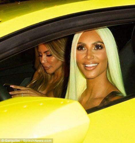 金卡戴珊穿长裙参加活动图片,金卡戴珊巴黎时装周紧身皮衣造型