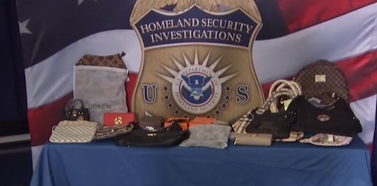 从官网买的lv包包会有假货吗,想知道lv包包是真是假怎么看